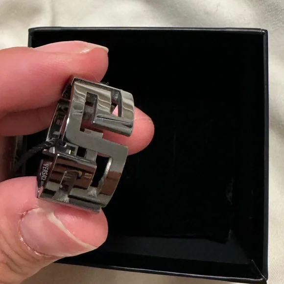 Versace Ring - Picture 1 of 3